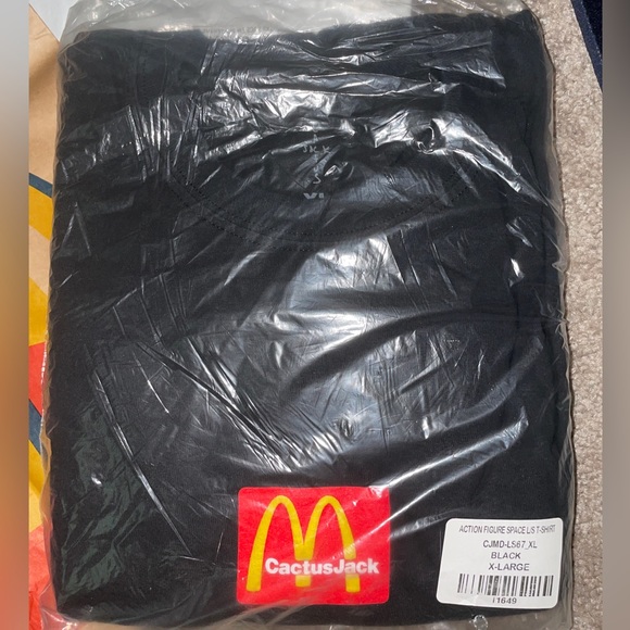 Cactus Jack McDonald’s Travis Scott Action Figure Space T-Shirt - Picture 3 of 4